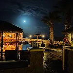 Hotel Manos