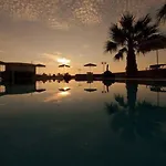 Manos Hotel