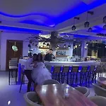 Manos Karterados (Santorini)