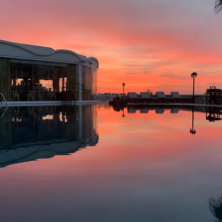 Manos Hotel Karterados (Santorini)
