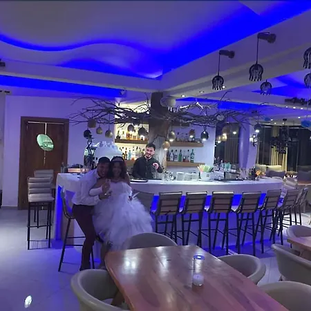 Hotel Manos Karterados (Santorini)