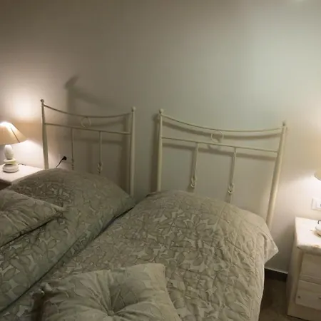 Manos Hotel 4*