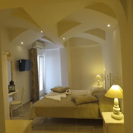 Manos Karterados (Santorini)