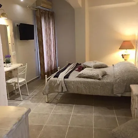 Manos 4* Karterados (Santorini)