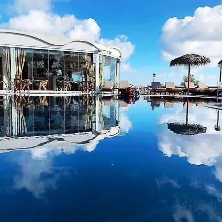Hotel Manos Karterados (Santorini)