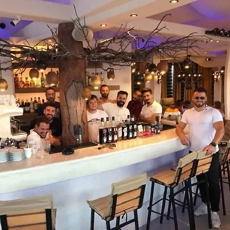 Manos Hotel 4*