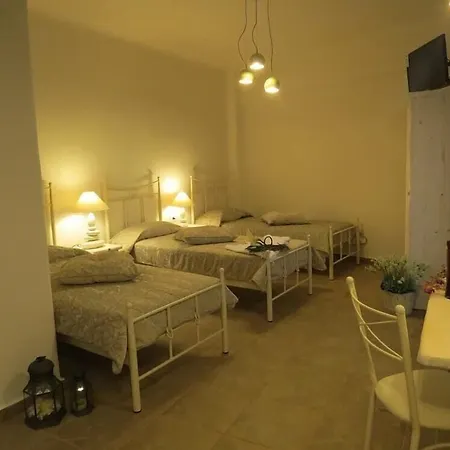 Manos Karterados (Santorini)