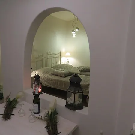 Manos Karterados (Santorini)