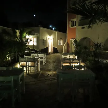 Hotel Manos Karterados (Santorini)