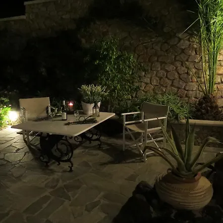 Manos Karterados (Santorini)