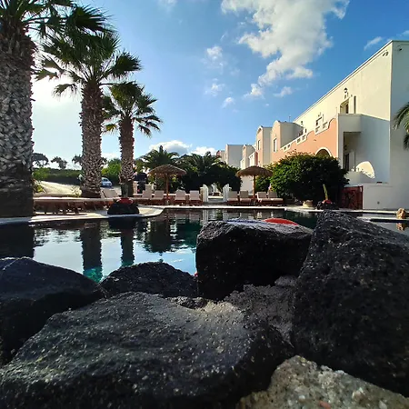 Otel Manos Karterados (Santorini)